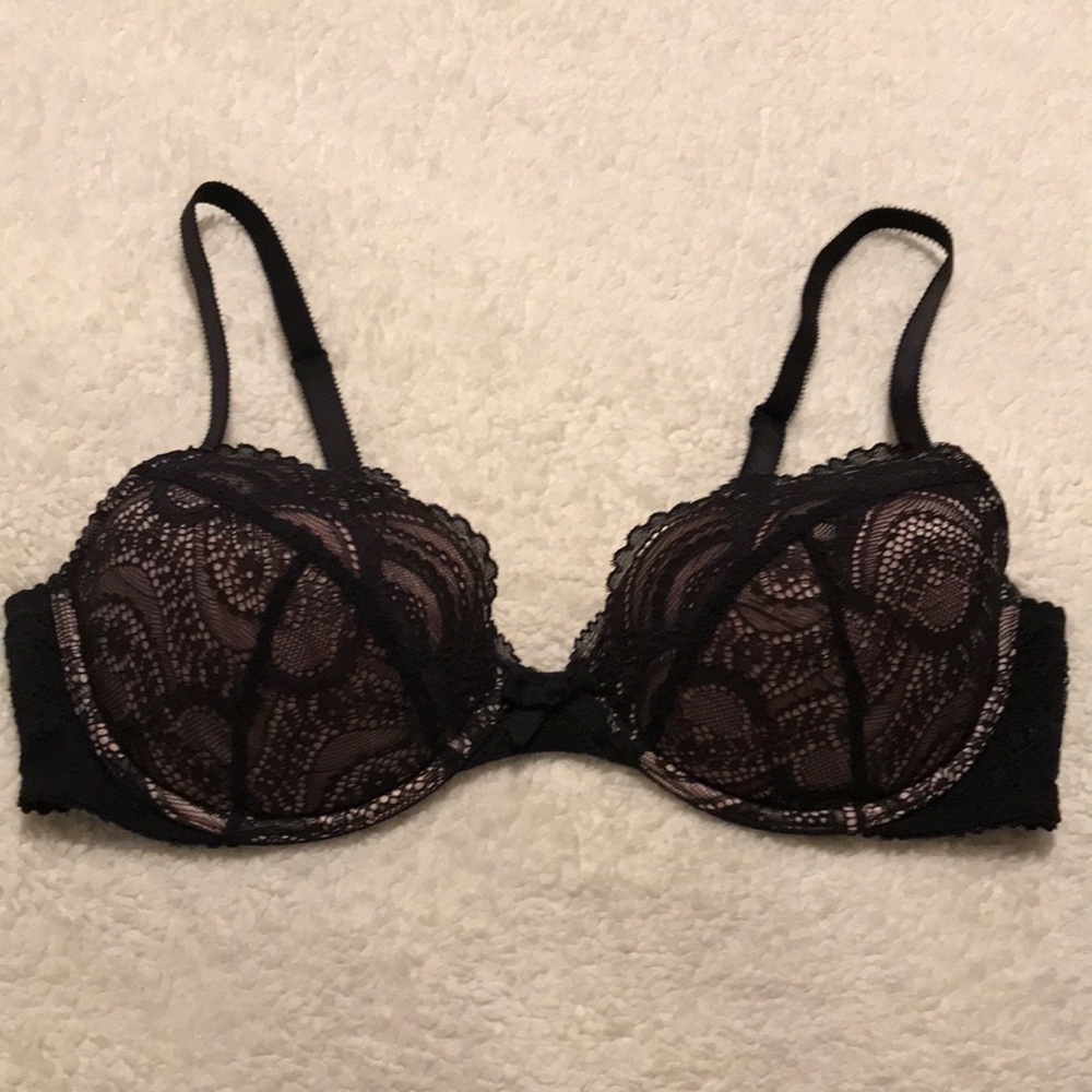 Victoria’s Secret black lace bra w/pink cups and removable padding Size 38C